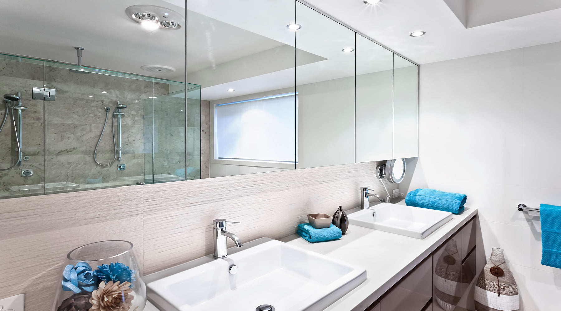 PAR20 LED bulbs installed in recessed ceiling lights located in modern bathroom