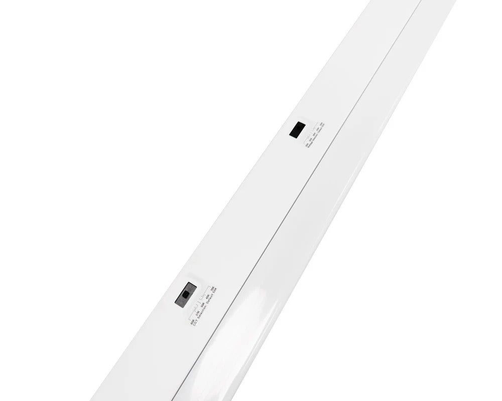 4 ft Strip Light — Selectable 25–50W — 120–277V — Selectable CCT