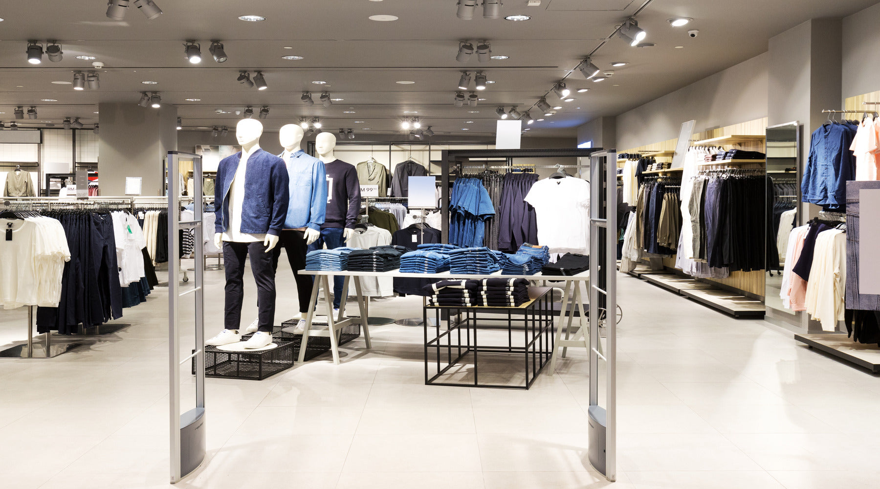 BR30 LED bulbs used in track lighting located in interior of modern fashion shop