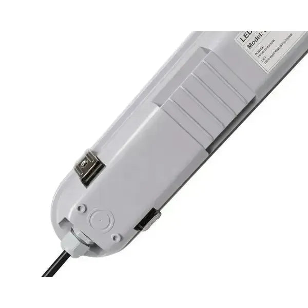 stormguard-series-led-vapor-tight-light-end-back-view-power-cord-close-up